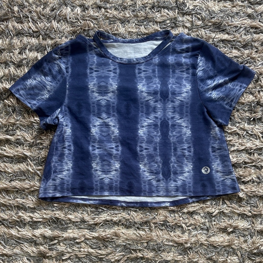 Navy Light Blue Tie-Dye Cropped Athletic Yoga Tee, Open Collarbones Size S
